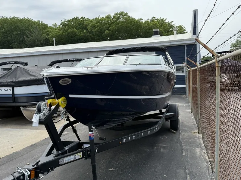 Slide: The Image of Four Winns H1 Freedom 2026 - 2