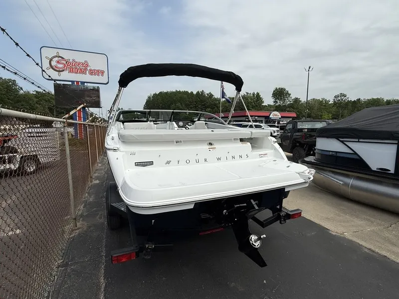 Slide: The Image of Four Winns H1 Freedom 2026 - 3