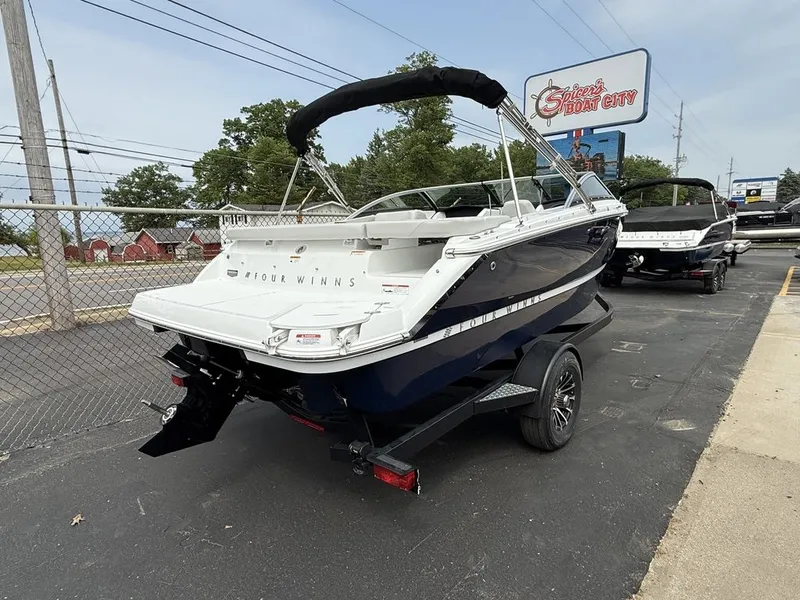 Slide: The Image of Four Winns H1 Freedom 2026 - 4