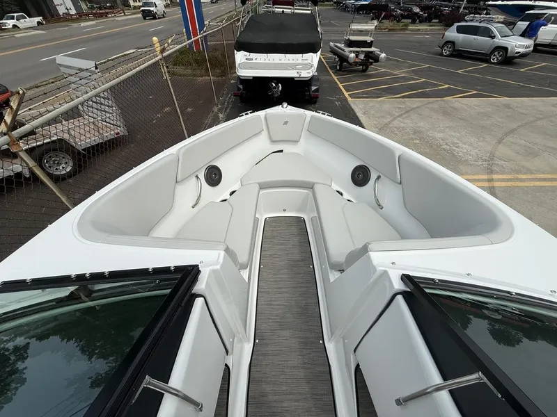 Slide: The Image of Four Winns H1 Freedom 2026 - 7