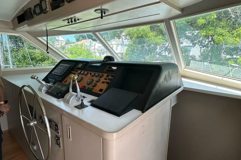 Slide: The Image of Hatteras Cockpit Motor Yacht 1991 - 12