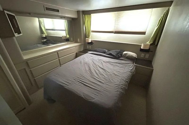 Slide: The Image of Hatteras Cockpit Motor Yacht 1991 - 14