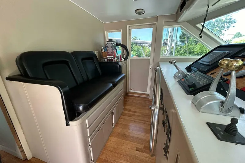 Slide: The Image of Hatteras Cockpit Motor Yacht 1991 - 17