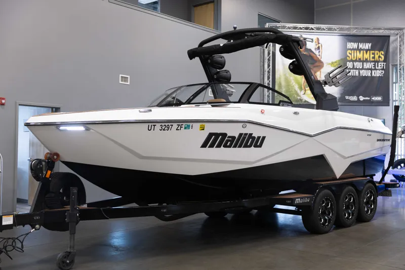 Slide: The Image of Malibu 25 LSV 2023 - 2