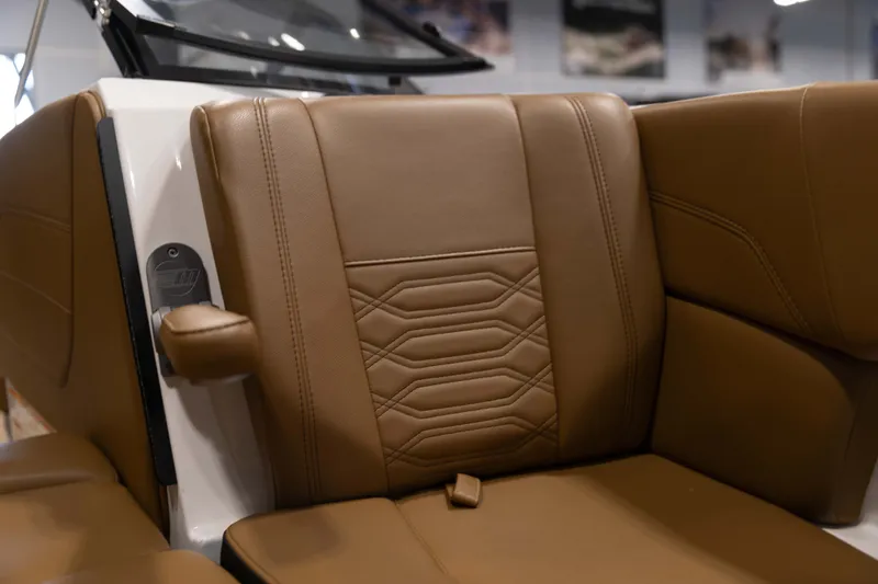 Slide: The Image of Malibu 25 LSV 2023 - 32