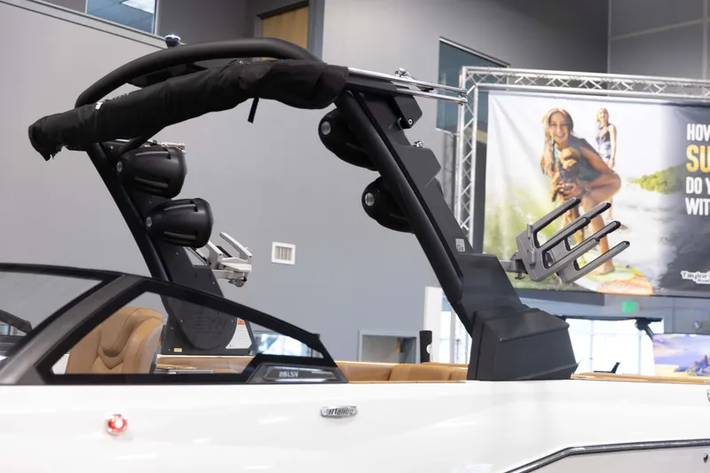 Slide: The Image of Malibu 25 LSV 2023 - 9