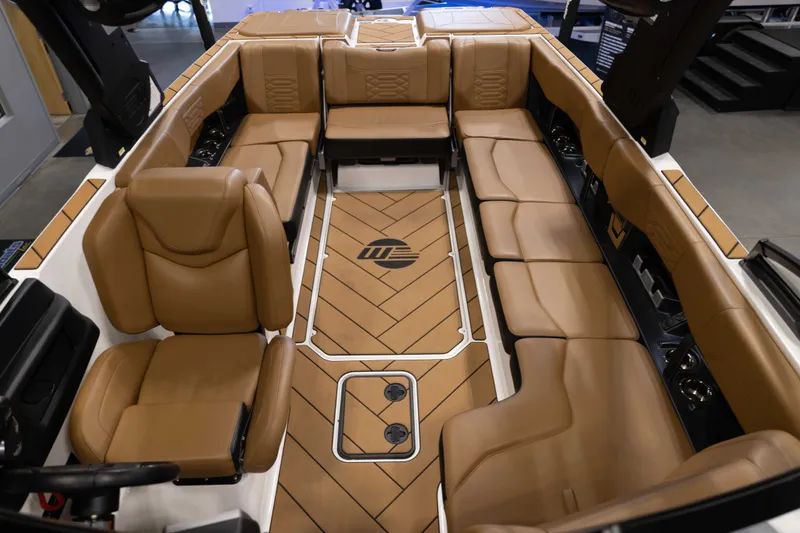 Slide: The Image of Malibu 25 LSV 2023 - 30