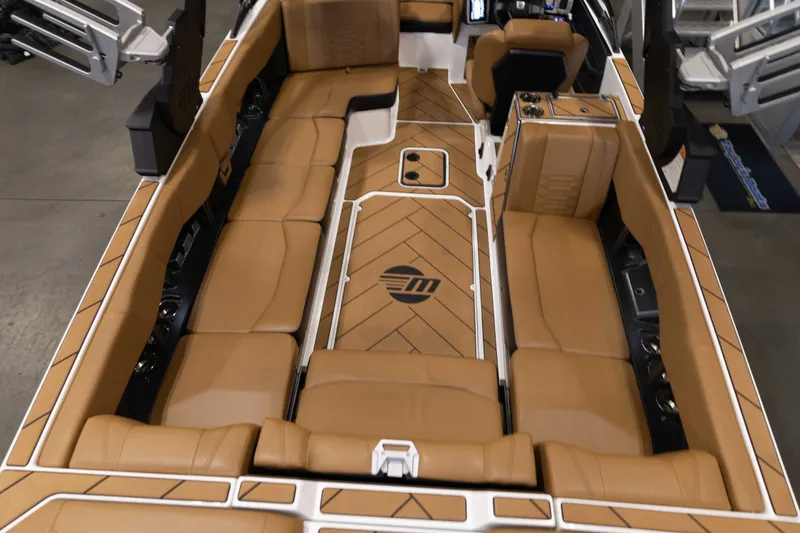 Slide: The Image of Malibu 25 LSV 2023 - 12