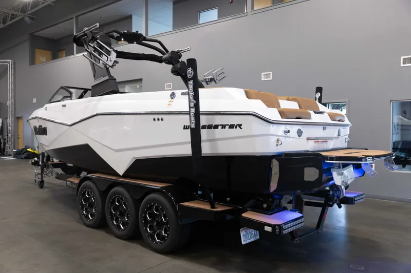 Slide: The Image of Malibu 25 LSV 2023 - 3