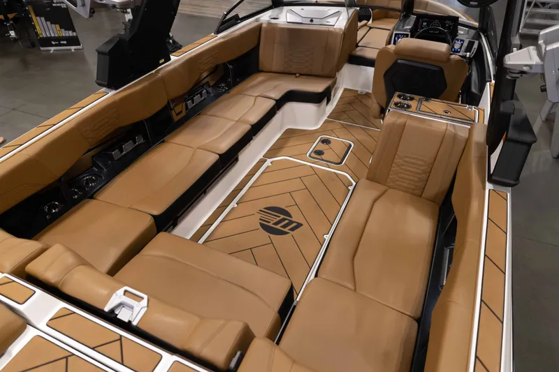 Slide: The Image of Malibu 25 LSV 2023 - 27