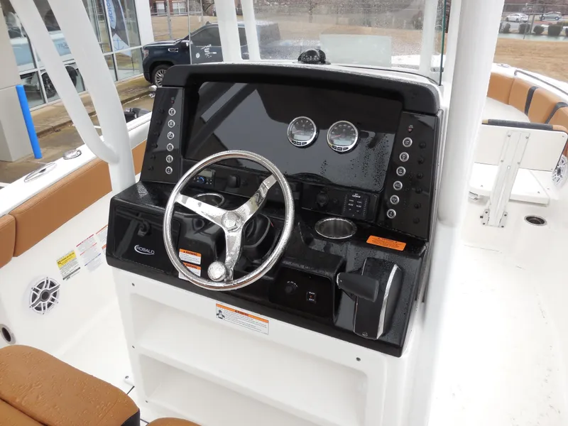 Slide: The Image of Robalo R230 Center Console 2024 - 8