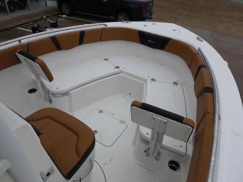 Slide: The Image of Robalo R230 Center Console 2024 - 9