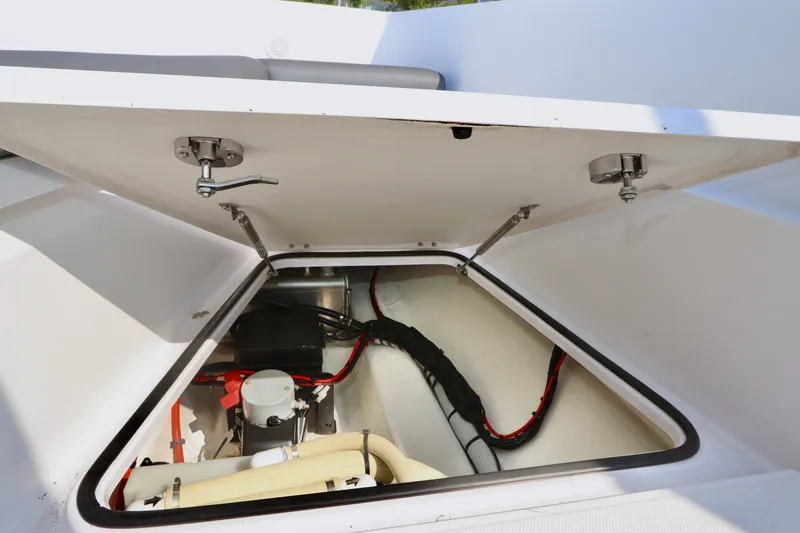 Slide: The Image of Axopar 28 Cabin 2021 - 26