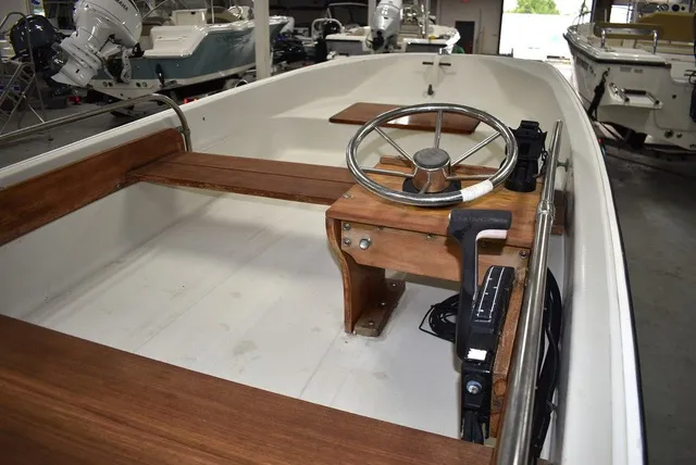 Slide: The Image of Boston Whaler 13 Sport 1980 - 7
