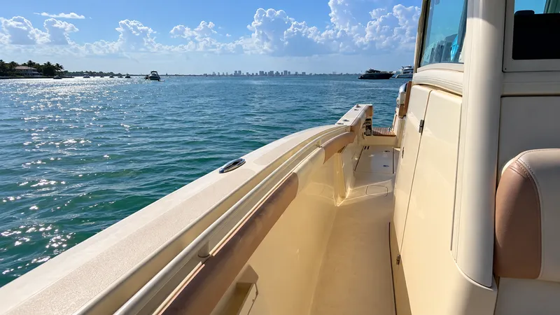 Slide: The Image of Scout Boats SCOUT 320 LXF 2014 - 4