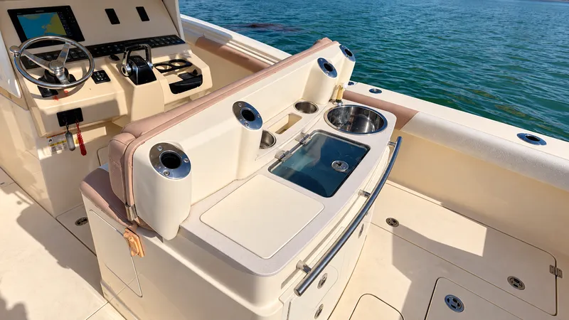 Slide: The Image of Scout Boats SCOUT 320 LXF 2014 - 9