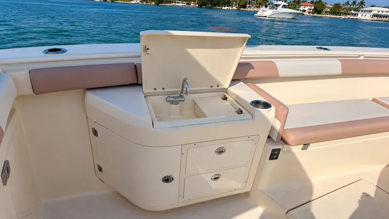 Slide: The Image of Scout Boats SCOUT 320 LXF 2014 - 5