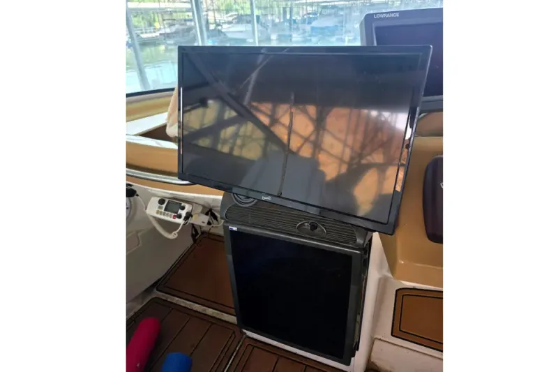 Slide: The Image of Carver Yachts 350 Mariner 2001 - 37