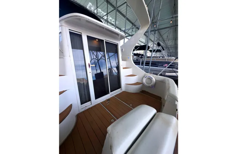 Slide: The Image of Carver Yachts 350 Mariner 2001 - 4