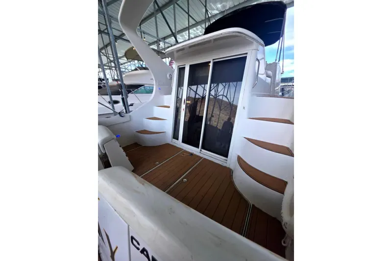 Slide: The Image of Carver Yachts 350 Mariner 2001 - 6