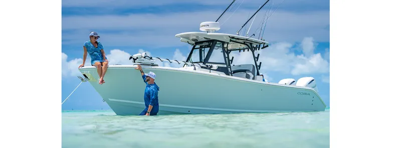 The Image of Cobia 305 CC 2027 - 0