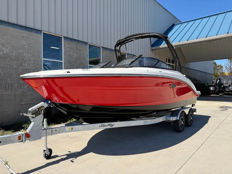 Slide: The Image of Sea Ray SPX 210 2026 - 2