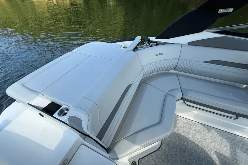 Slide: The Image of Sea Ray SLX 260 Surf 2024 - 14