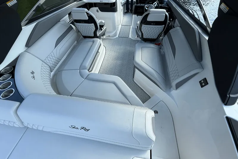 Slide: The Image of Sea Ray SLX 260 Surf 2024 - 15