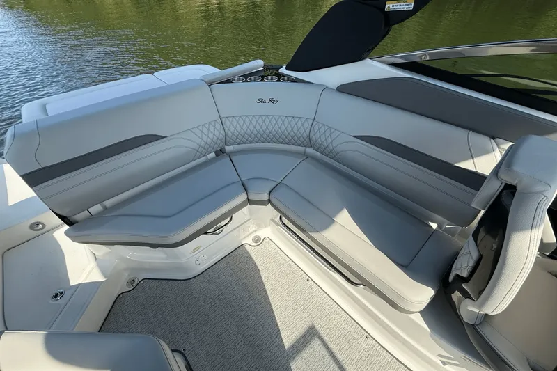 Slide: The Image of Sea Ray SLX 260 Surf 2024 - 16