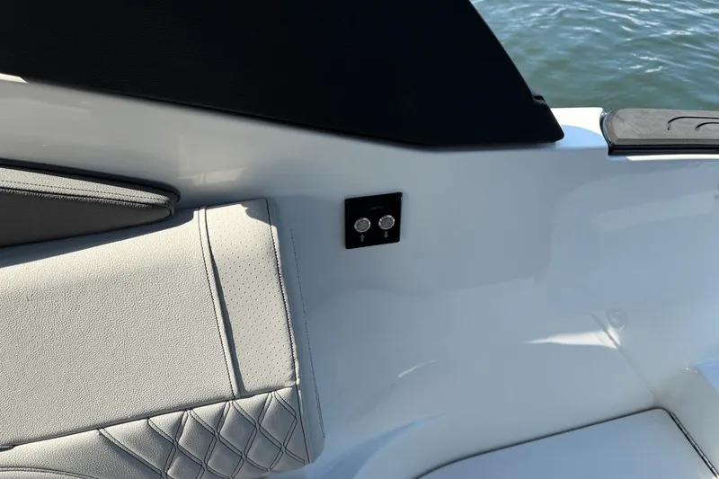 Slide: The Image of Sea Ray SLX 260 Surf 2024 - 18