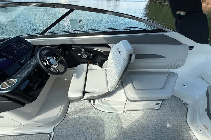 Slide: The Image of Sea Ray SLX 260 Surf 2024 - 19
