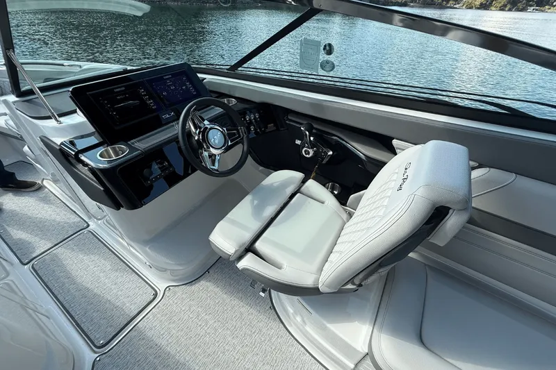 Slide: The Image of Sea Ray SLX 260 Surf 2024 - 20