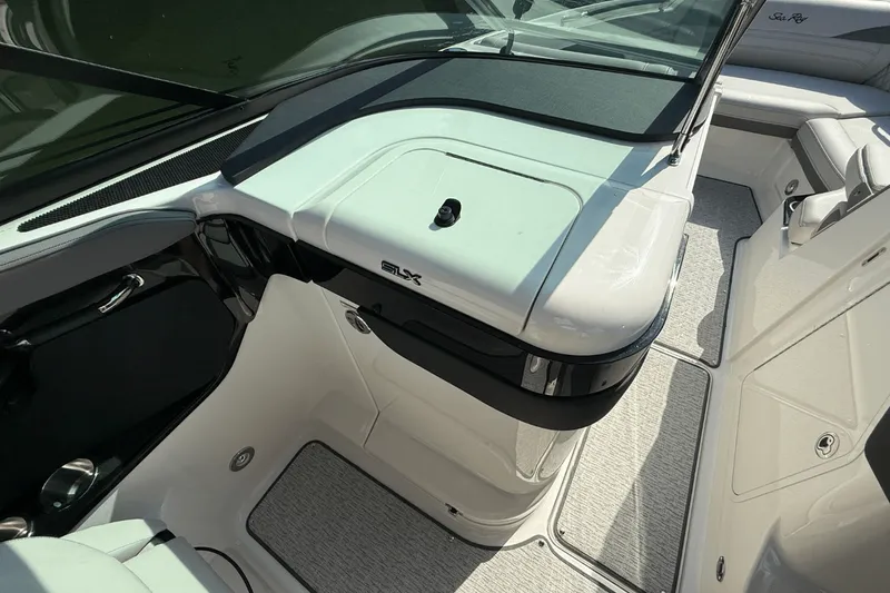 Slide: The Image of Sea Ray SLX 260 Surf 2024 - 24