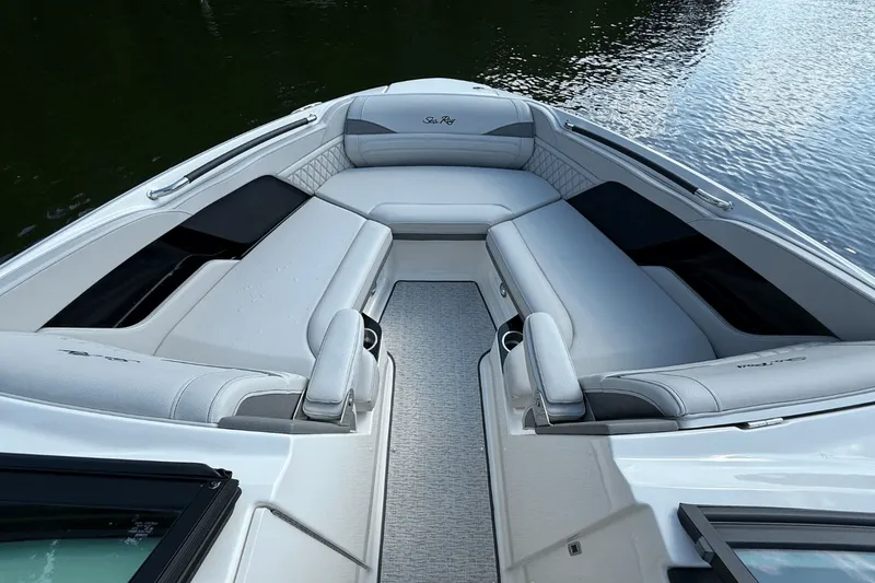 Slide: The Image of Sea Ray SLX 260 Surf 2024 - 27