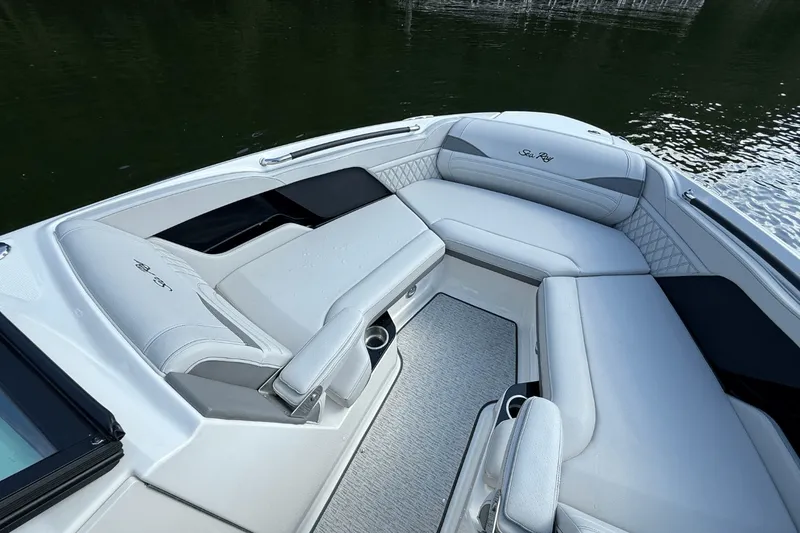 Slide: The Image of Sea Ray SLX 260 Surf 2024 - 28