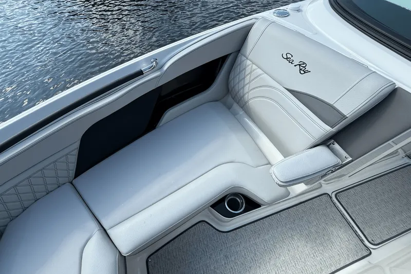 Slide: The Image of Sea Ray SLX 260 Surf 2024 - 29