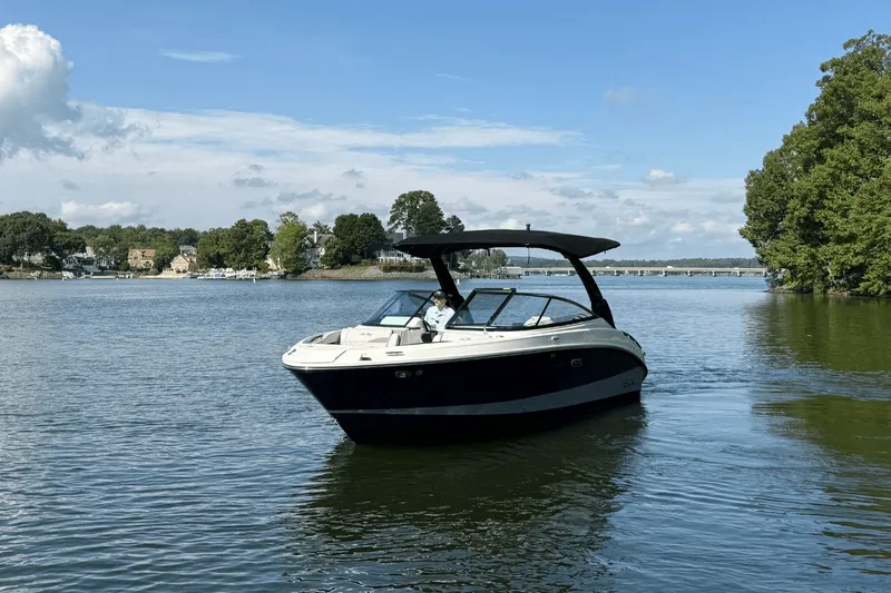 Slide: The Image of Sea Ray SLX 260 Surf 2024 - 9