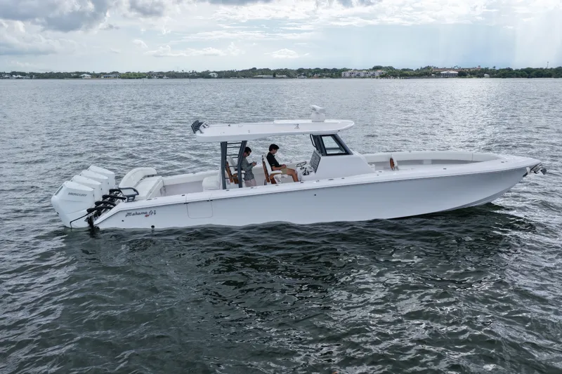 The Image of Bahama 41 2027 - 0
