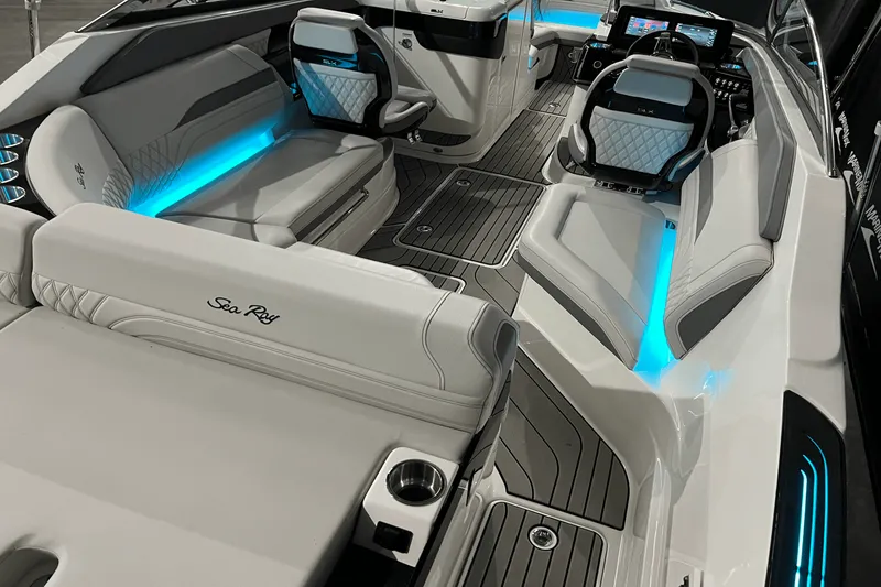 Slide: The Image of Sea Ray SLX 260 2024 - 10