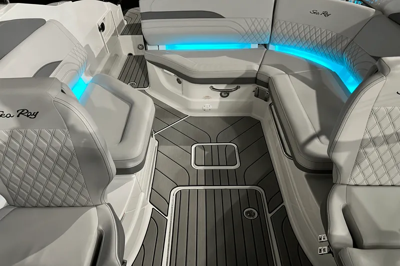 Slide: The Image of Sea Ray SLX 260 2024 - 11