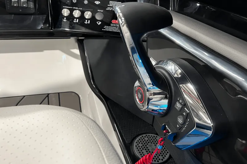 Slide: The Image of Sea Ray SLX 260 2024 - 15