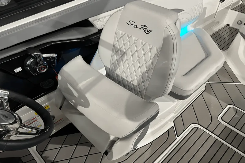Slide: The Image of Sea Ray SLX 260 2024 - 16