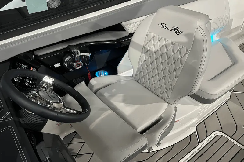 Slide: The Image of Sea Ray SLX 260 2024 - 17
