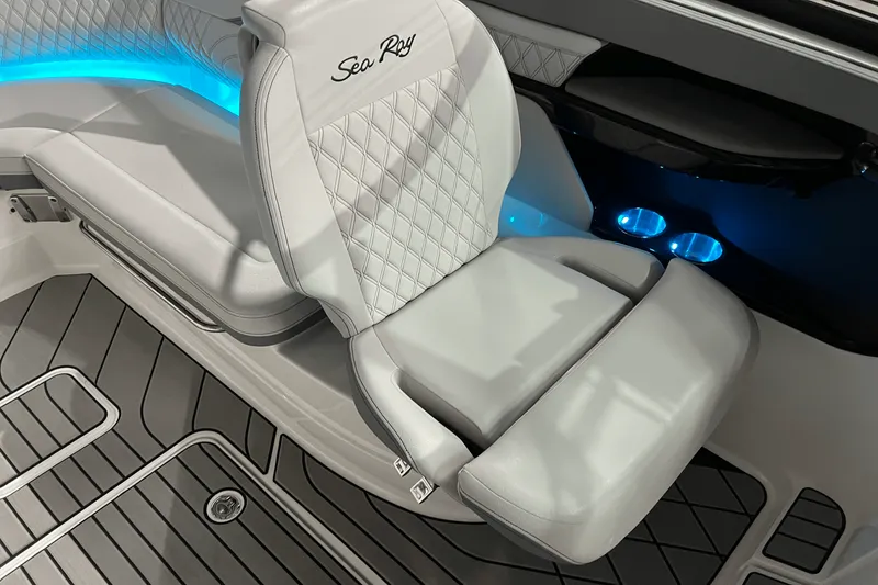 Slide: The Image of Sea Ray SLX 260 2024 - 18