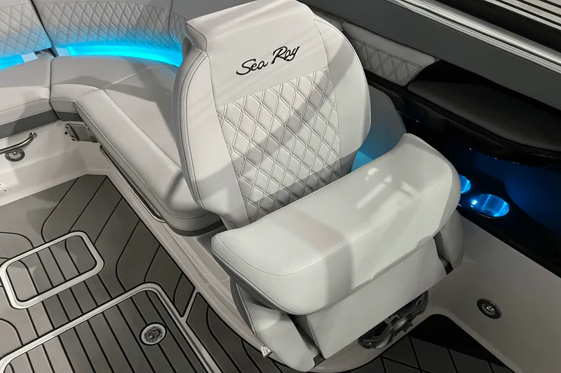 Slide: The Image of Sea Ray SLX 260 2024 - 19