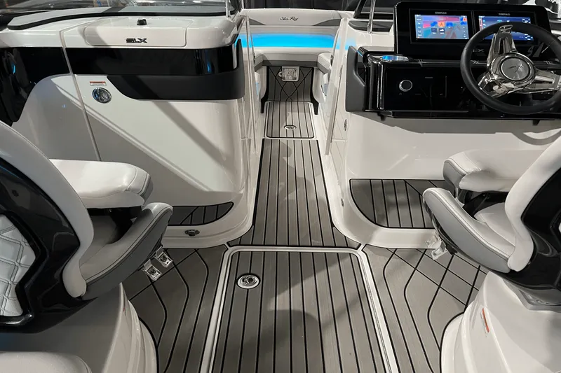 Slide: The Image of Sea Ray SLX 260 2024 - 22