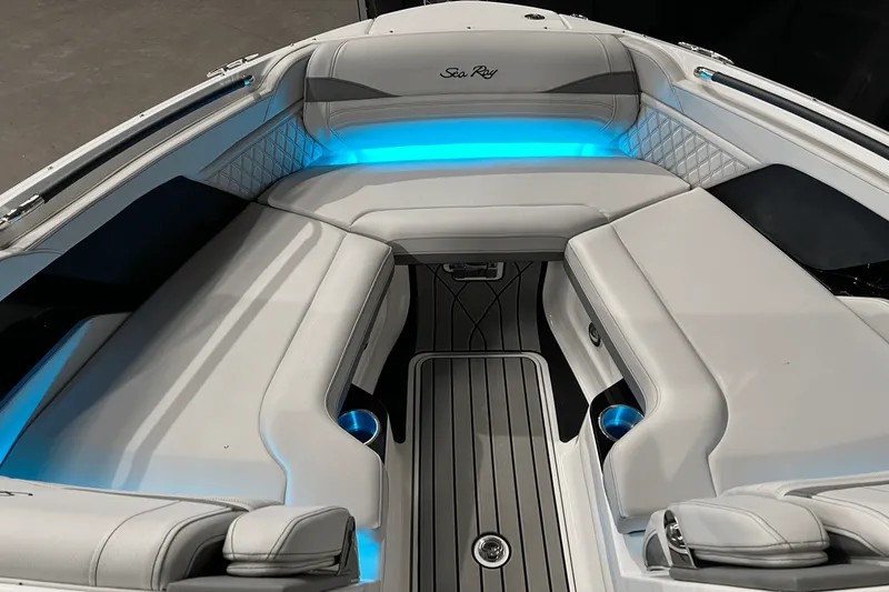 Slide: The Image of Sea Ray SLX 260 2024 - 23