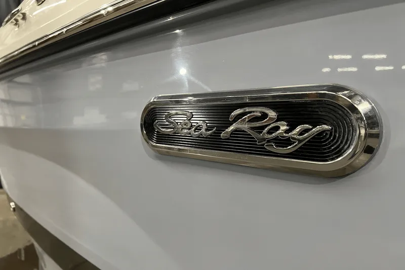 Slide: The Image of Sea Ray SLX 260 2024 - 3