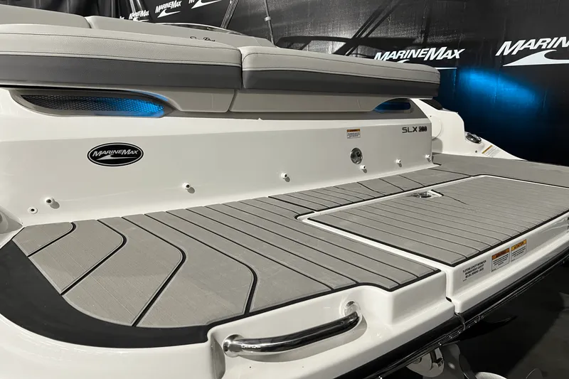 Slide: The Image of Sea Ray SLX 260 2024 - 4