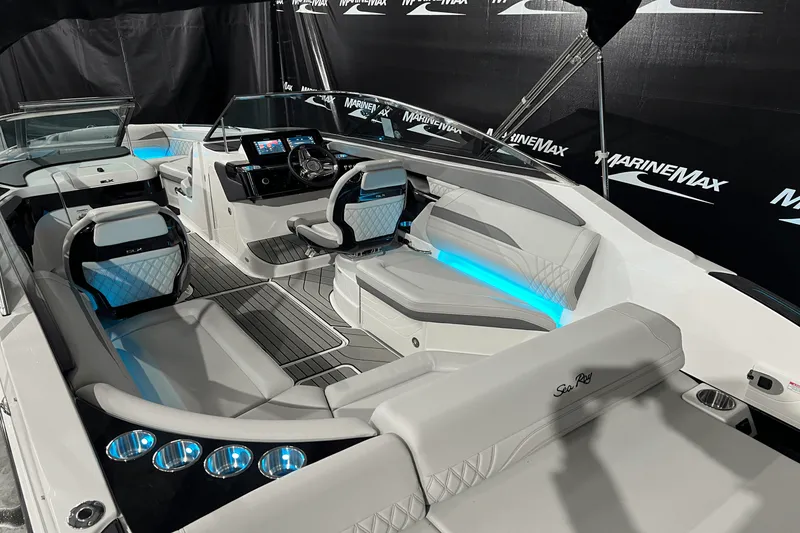Slide: The Image of Sea Ray SLX 260 2024 - 7